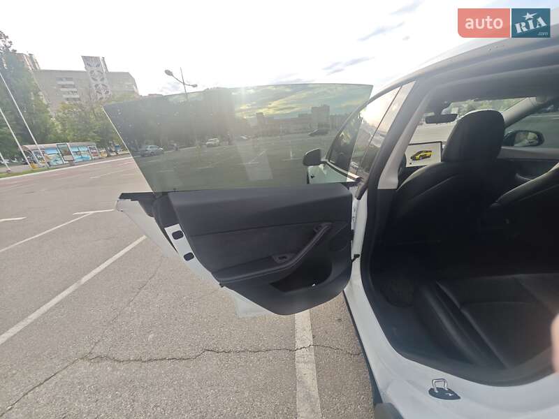 Внедорожник / Кроссовер Tesla Model Y 2022 в Киеве