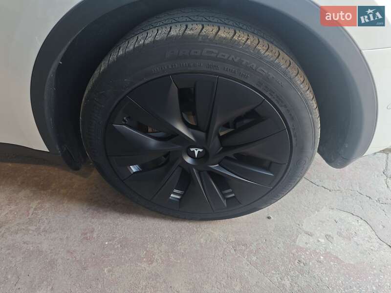 Внедорожник / Кроссовер Tesla Model Y 2022 в Киеве