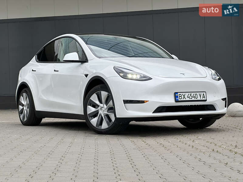 Внедорожник / Кроссовер Tesla Model Y 2024 в 
