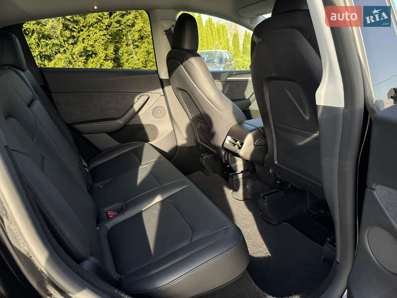 Внедорожник / Кроссовер Tesla Model Y 2023 в Львове