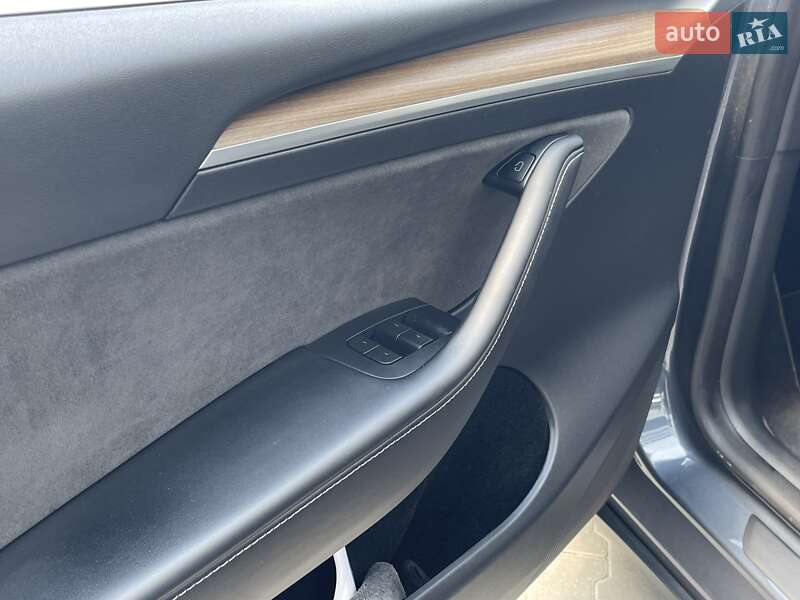 Позашляховик / Кросовер Tesla Model Y 2022 в Рівному