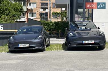 Внедорожник / Кроссовер Tesla Model Y 2022 в Ровно