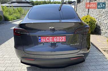Позашляховик / Кросовер Tesla Model Y 2024 в 