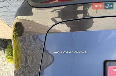 Позашляховик / Кросовер Tesla Model Y 2024 в 