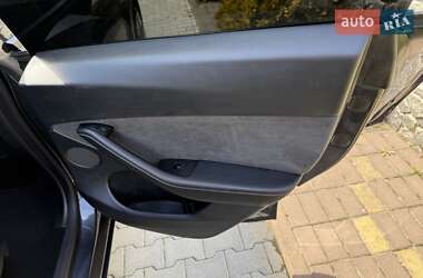 Позашляховик / Кросовер Tesla Model Y 2024 в 