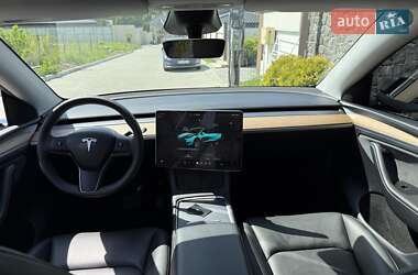 Позашляховик / Кросовер Tesla Model Y 2024 в 