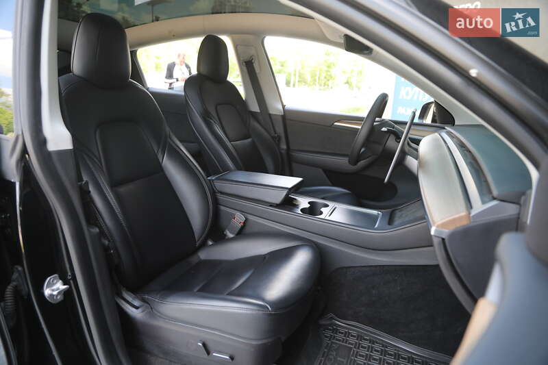 Позашляховик / Кросовер Tesla Model Y 2021 в Харкові