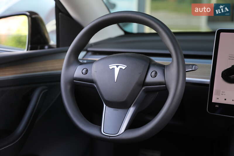 Позашляховик / Кросовер Tesla Model Y 2021 в Харкові
