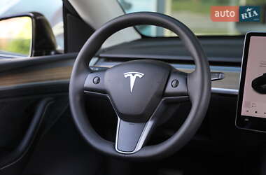 Позашляховик / Кросовер Tesla Model Y 2021 в 