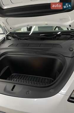 Внедорожник / Кроссовер Tesla Model Y 2023 в 