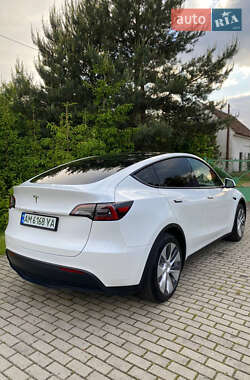 Позашляховик / Кросовер Tesla Model Y 2024 в 