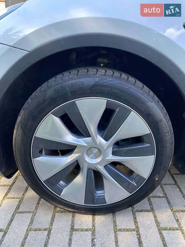 Внедорожник / Кроссовер Tesla Model Y 2024 в Львове