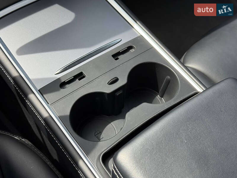 Внедорожник / Кроссовер Tesla Model Y 2021 в Кривом Роге