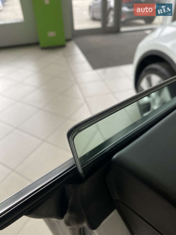 Внедорожник / Кроссовер Tesla Model Y 2024 в Киеве