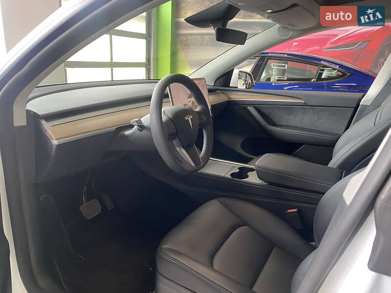 Внедорожник / Кроссовер Tesla Model Y 2024 в Киеве