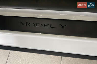 Внедорожник / Кроссовер Tesla Model Y 2024 в 