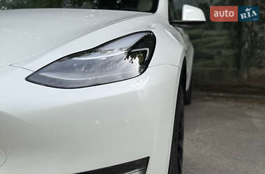 Позашляховик / Кросовер Tesla Model Y 2024 в 