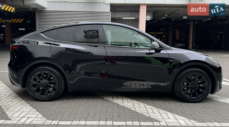 Позашляховик / Кросовер Tesla Model Y 2023 в Києві фото 6 Позашляховик / Кросовер Tesla Model Y 2023 в Києві
