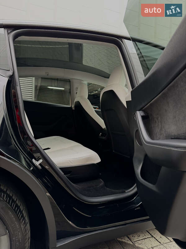 Позашляховик / Кросовер Tesla Model Y 2023 в Києві фото 13 Позашляховик / Кросовер Tesla Model Y 2023 в Києві