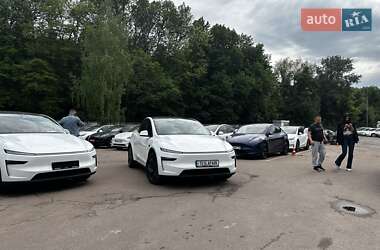 Внедорожник / Кроссовер Tesla Model Y 2025 в Киеве