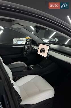 Позашляховик / Кросовер Tesla Model Y 2023 в 