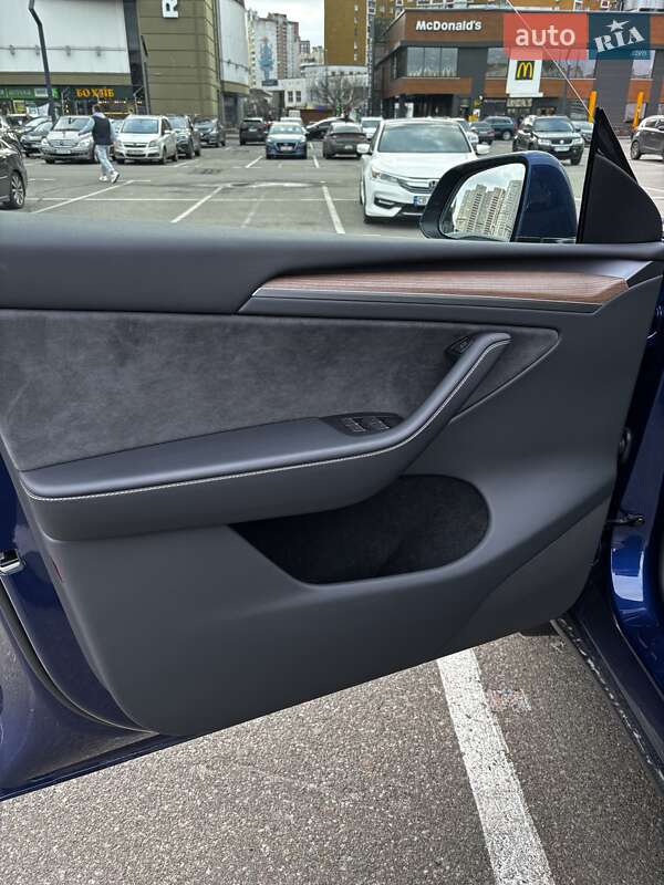 Позашляховик / Кросовер Tesla Model Y 2024 в Києві