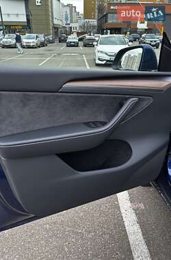 Внедорожник / Кроссовер Tesla Model Y 2024 в 