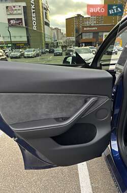 Внедорожник / Кроссовер Tesla Model Y 2024 в 