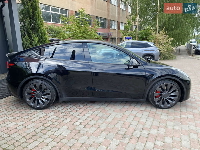 Позашляховик / Кросовер Tesla Model Y 2021 в Львові