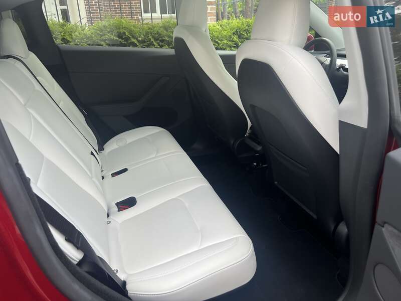 Внедорожник / Кроссовер Tesla Model Y 2024 в Киеве