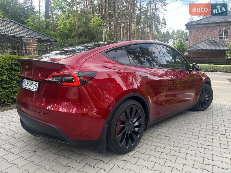 Внедорожник / Кроссовер Tesla Model Y 2024 в Киеве