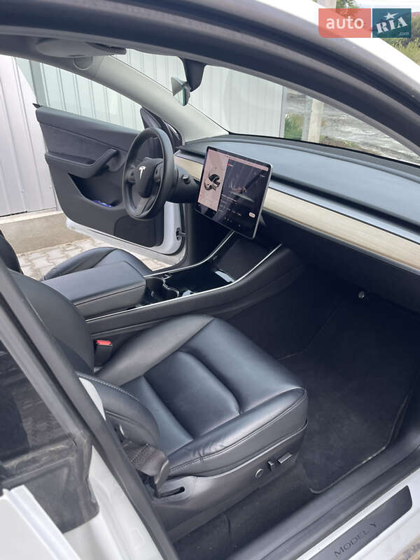 Внедорожник / Кроссовер Tesla Model Y 2021 в Львове