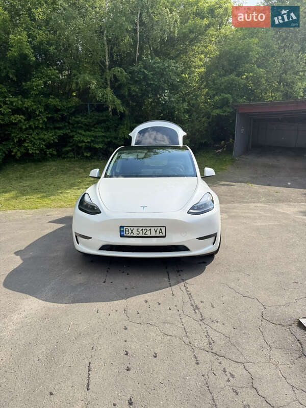 Tesla Model Y 2023