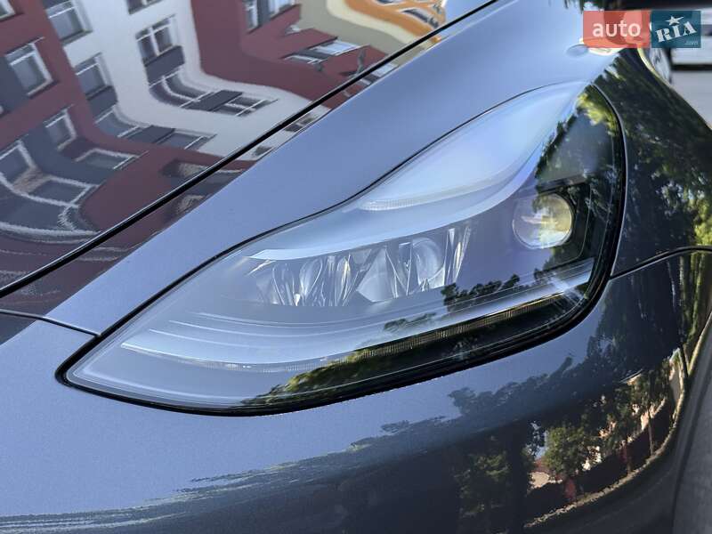 Позашляховик / Кросовер Tesla Model Y 2023 в Чернівцях