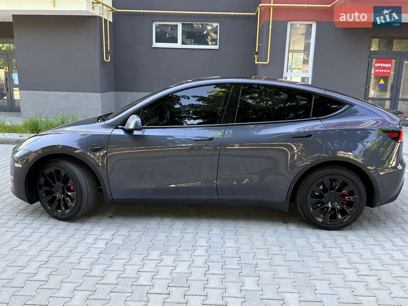 Позашляховик / Кросовер Tesla Model Y 2023 в Чернівцях