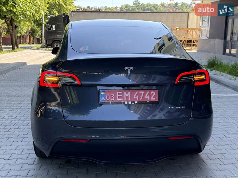 Позашляховик / Кросовер Tesla Model Y 2023 в Чернівцях