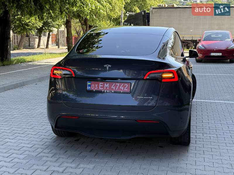 Позашляховик / Кросовер Tesla Model Y 2023 в Чернівцях
