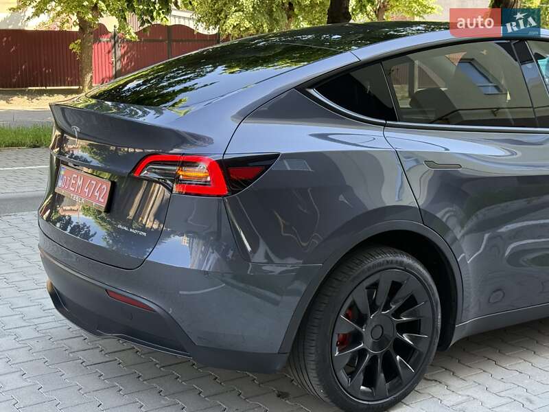 Позашляховик / Кросовер Tesla Model Y 2023 в Чернівцях