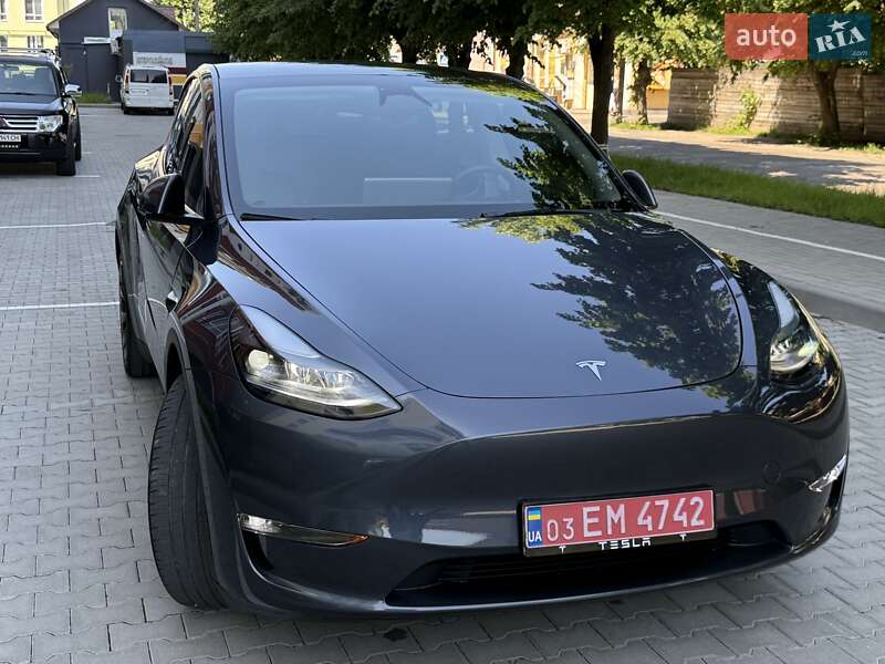 Позашляховик / Кросовер Tesla Model Y 2023 в Чернівцях