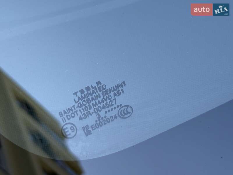 Позашляховик / Кросовер Tesla Model Y 2023 в Чернівцях