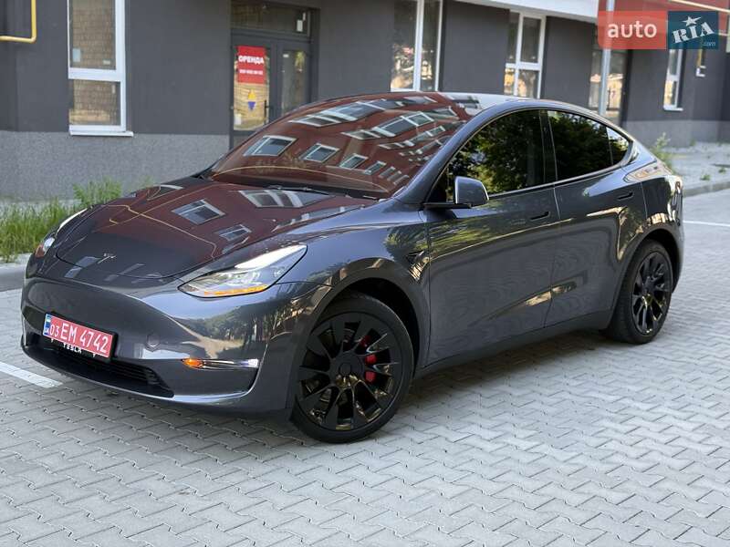 Позашляховик / Кросовер Tesla Model Y 2023 в Чернівцях