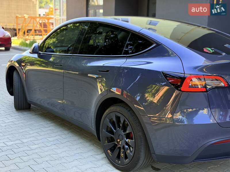 Позашляховик / Кросовер Tesla Model Y 2023 в Чернівцях