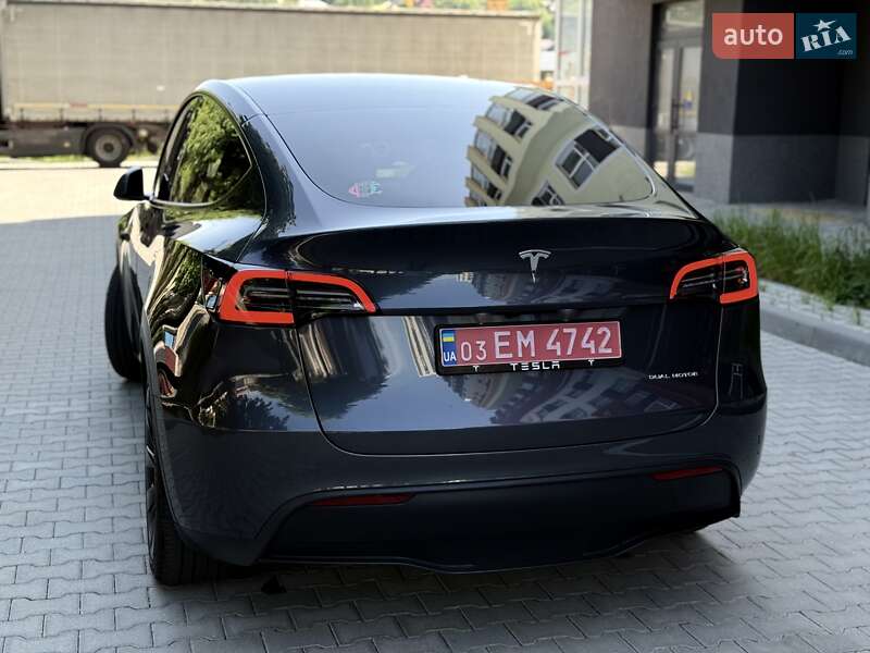 Позашляховик / Кросовер Tesla Model Y 2023 в Чернівцях