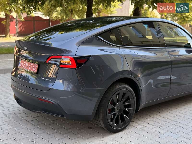 Позашляховик / Кросовер Tesla Model Y 2023 в Чернівцях