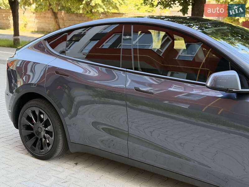 Позашляховик / Кросовер Tesla Model Y 2023 в Чернівцях