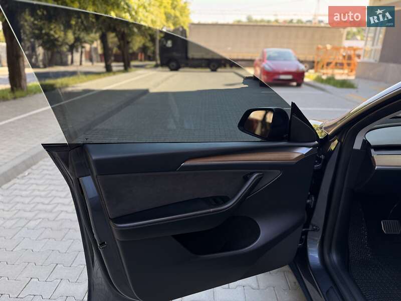 Позашляховик / Кросовер Tesla Model Y 2023 в Чернівцях