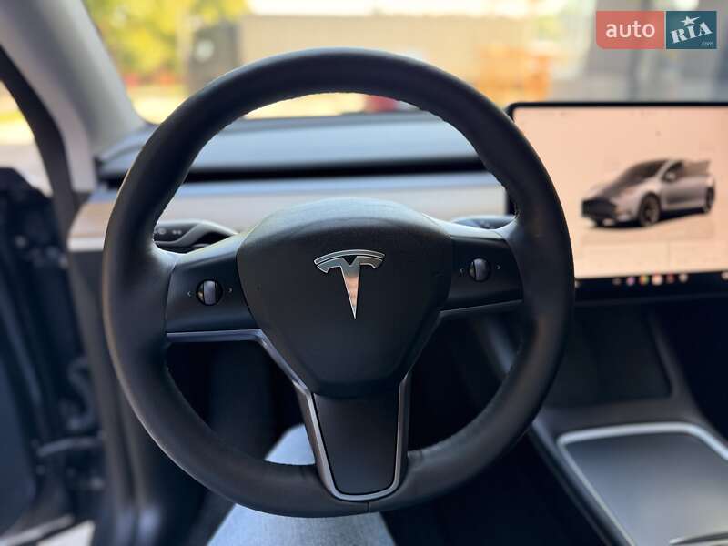 Позашляховик / Кросовер Tesla Model Y 2023 в Чернівцях