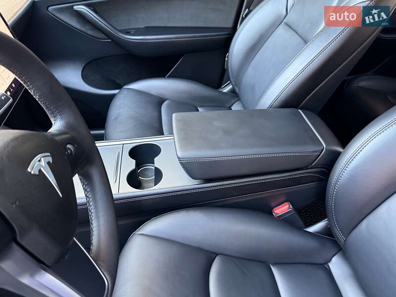 Позашляховик / Кросовер Tesla Model Y 2023 в Чернівцях