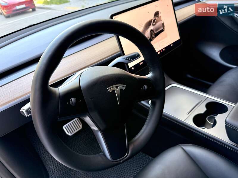 Позашляховик / Кросовер Tesla Model Y 2023 в Чернівцях