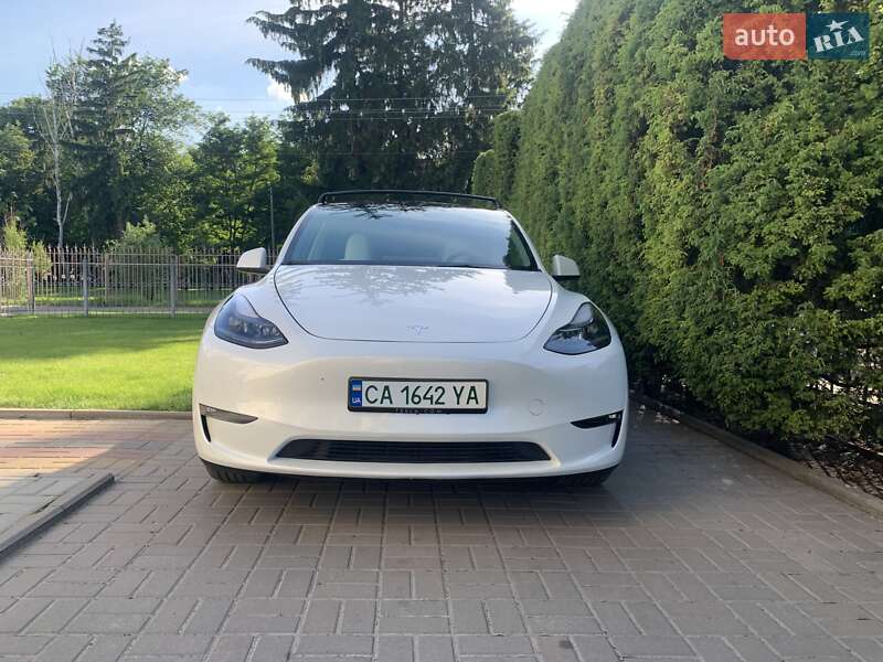 Позашляховик / Кросовер Tesla Model Y 2024 в 